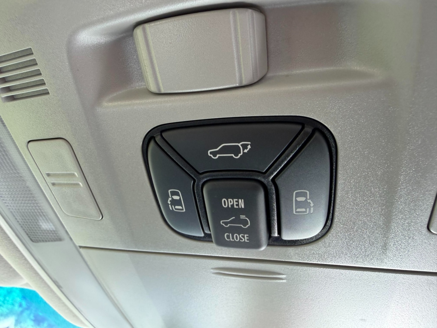 Used Toyota Alphard 2011 for sale - 76066820: Photo 24