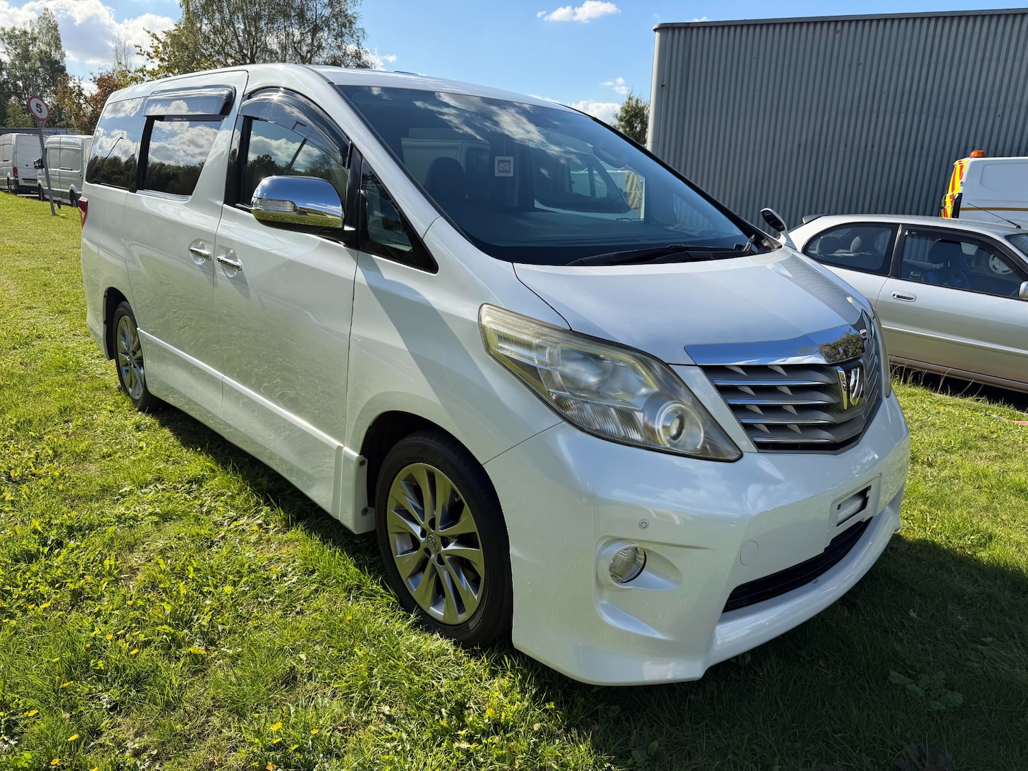 Used Toyota Alphard 2011 for sale - 76066820: Photo 37