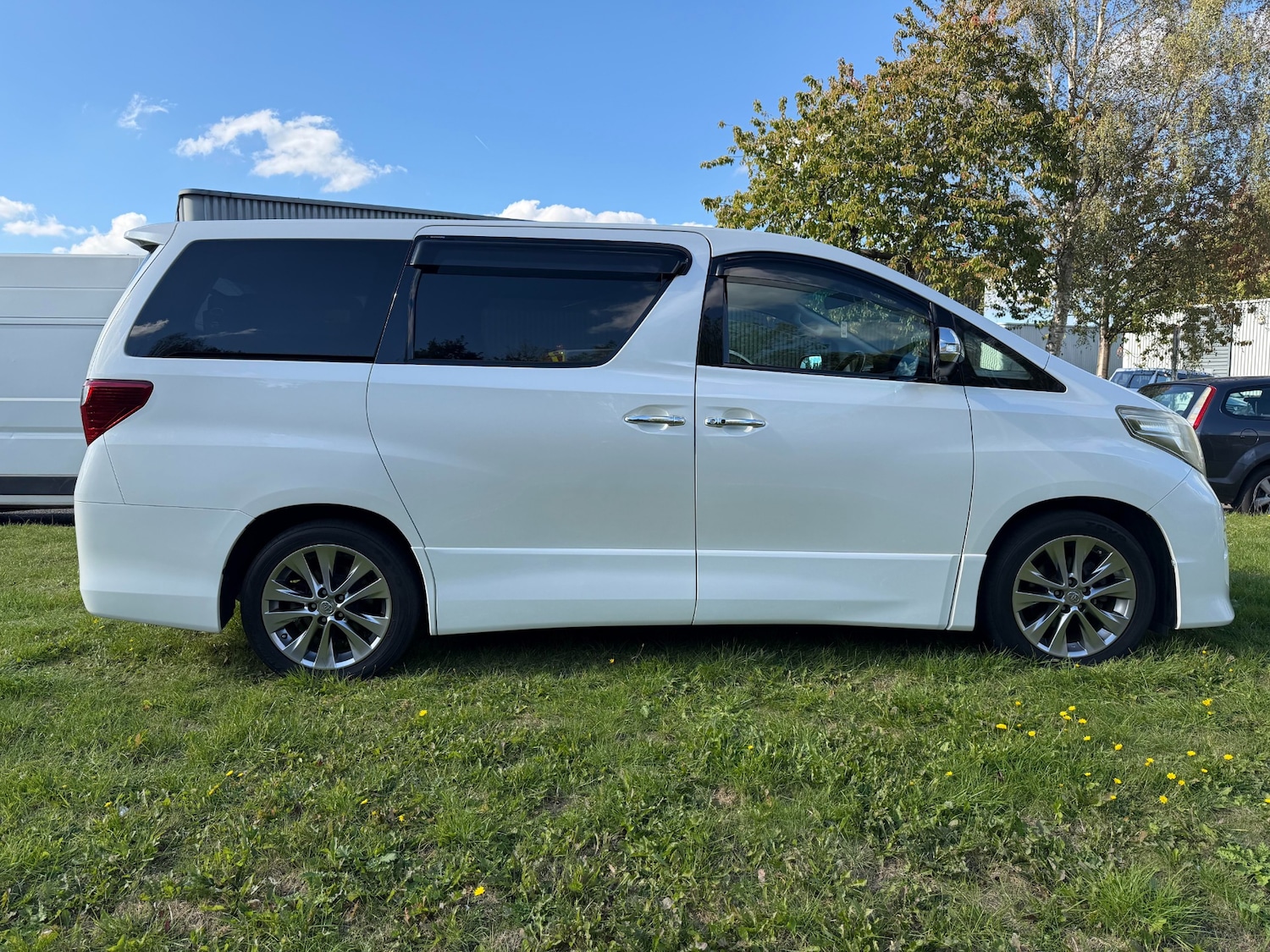 Used Toyota Alphard 2011 for sale - 76066820: Photo 38