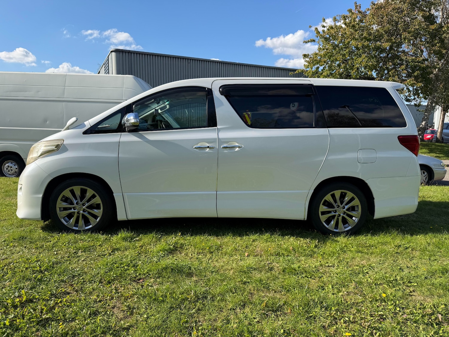 Used Toyota Alphard 2011 for sale - 76066820: Photo 4