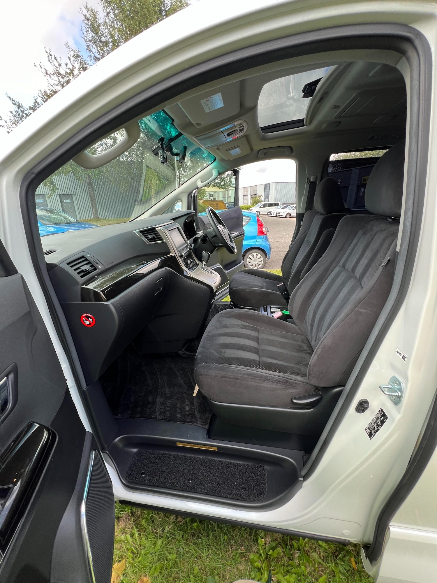 Used Toyota Alphard 2010 for sale - 76101044: Photo 10