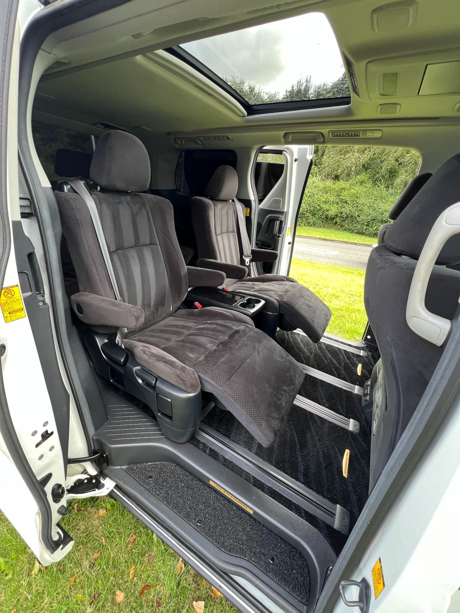 Used Toyota Alphard 2010 for sale - 76101044: Photo 13