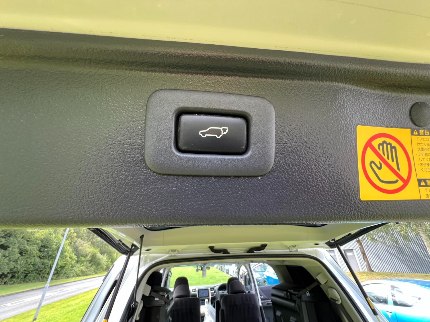 Used Toyota Alphard 2010 for sale - 76101044: Photo 17