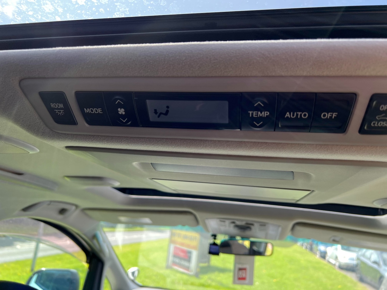 Used Toyota Alphard 2010 for sale - 76101044: Photo 23