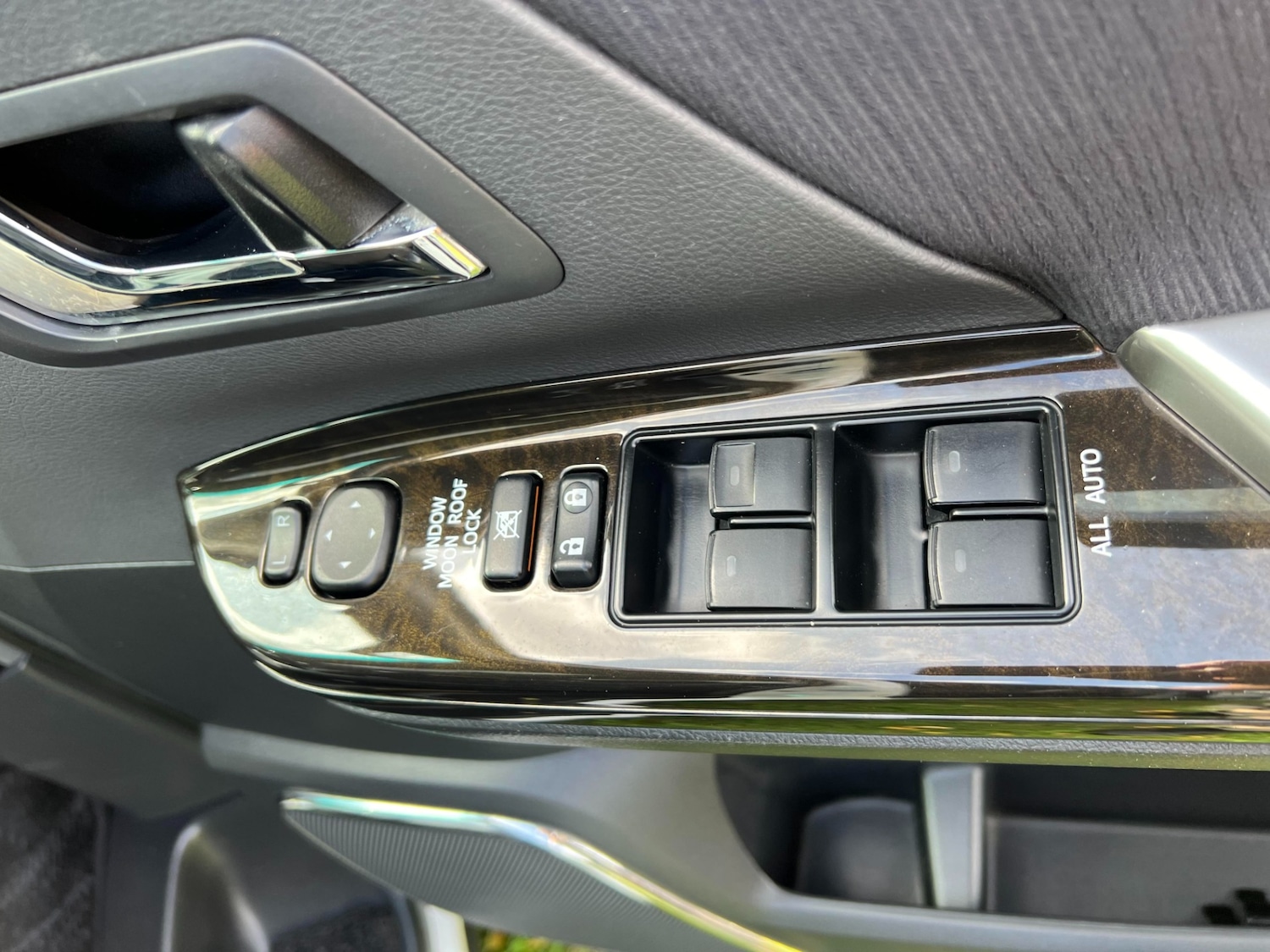 Used Toyota Alphard 2010 for sale - 76101044: Photo 24