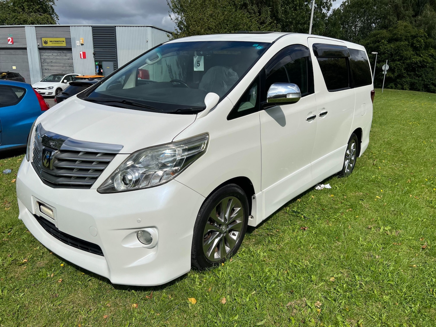 Used Toyota Alphard 2010 for sale - 76101044: Photo 3