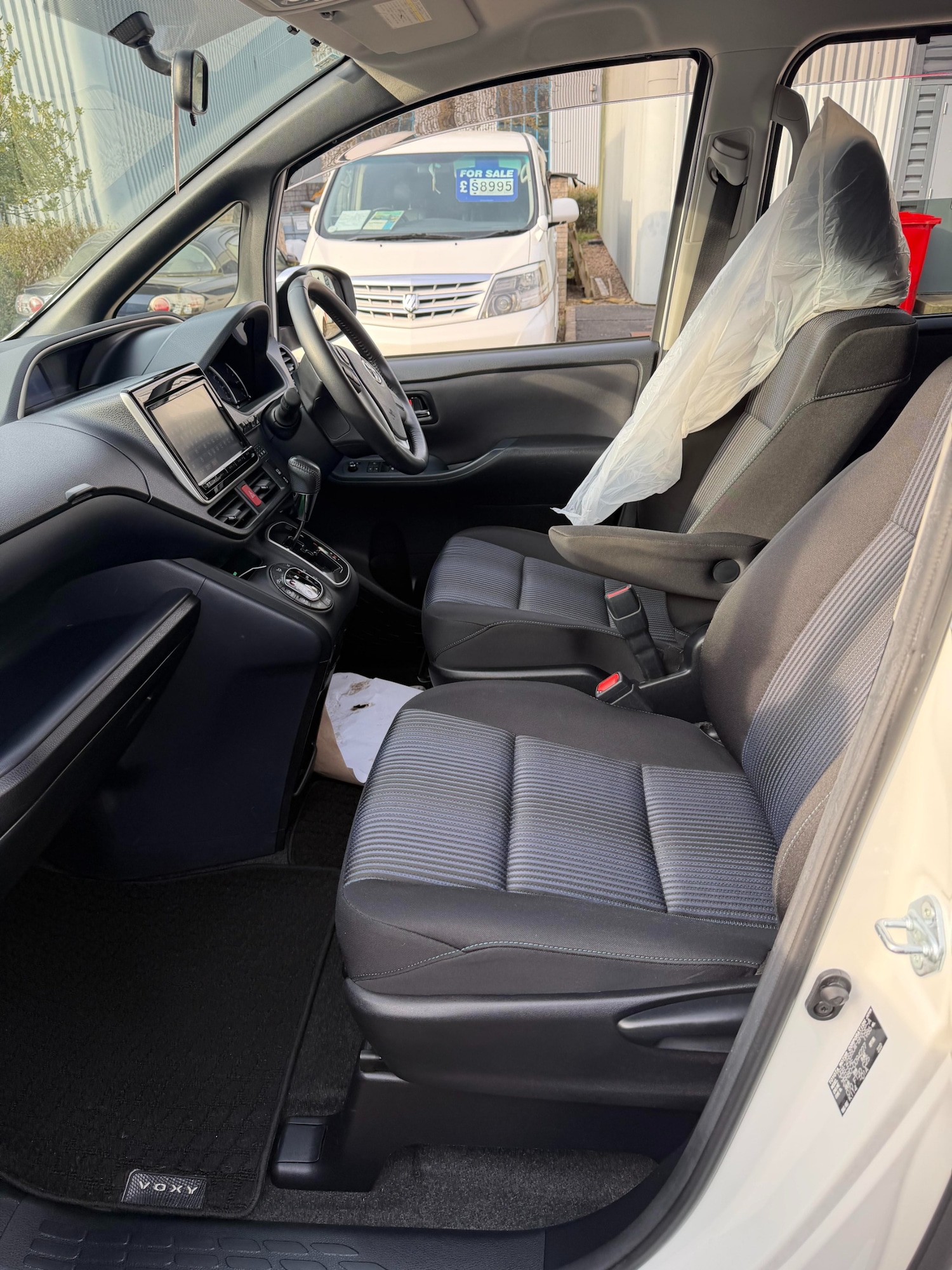 Used Toyota Voxy 2015 for sale - 78014612: Photo 14