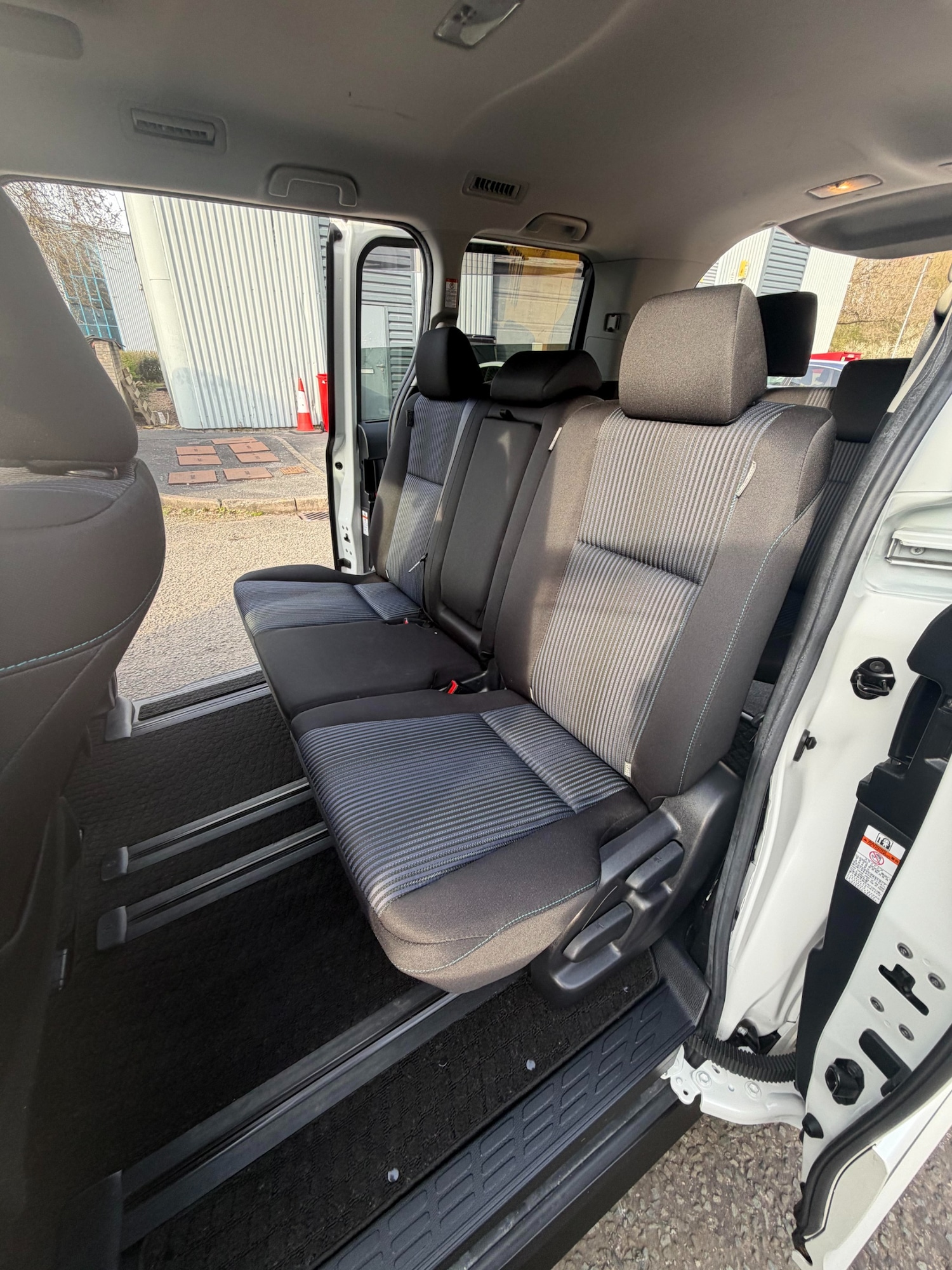 Used Toyota Voxy 2015 for sale - 78014612: Photo 17