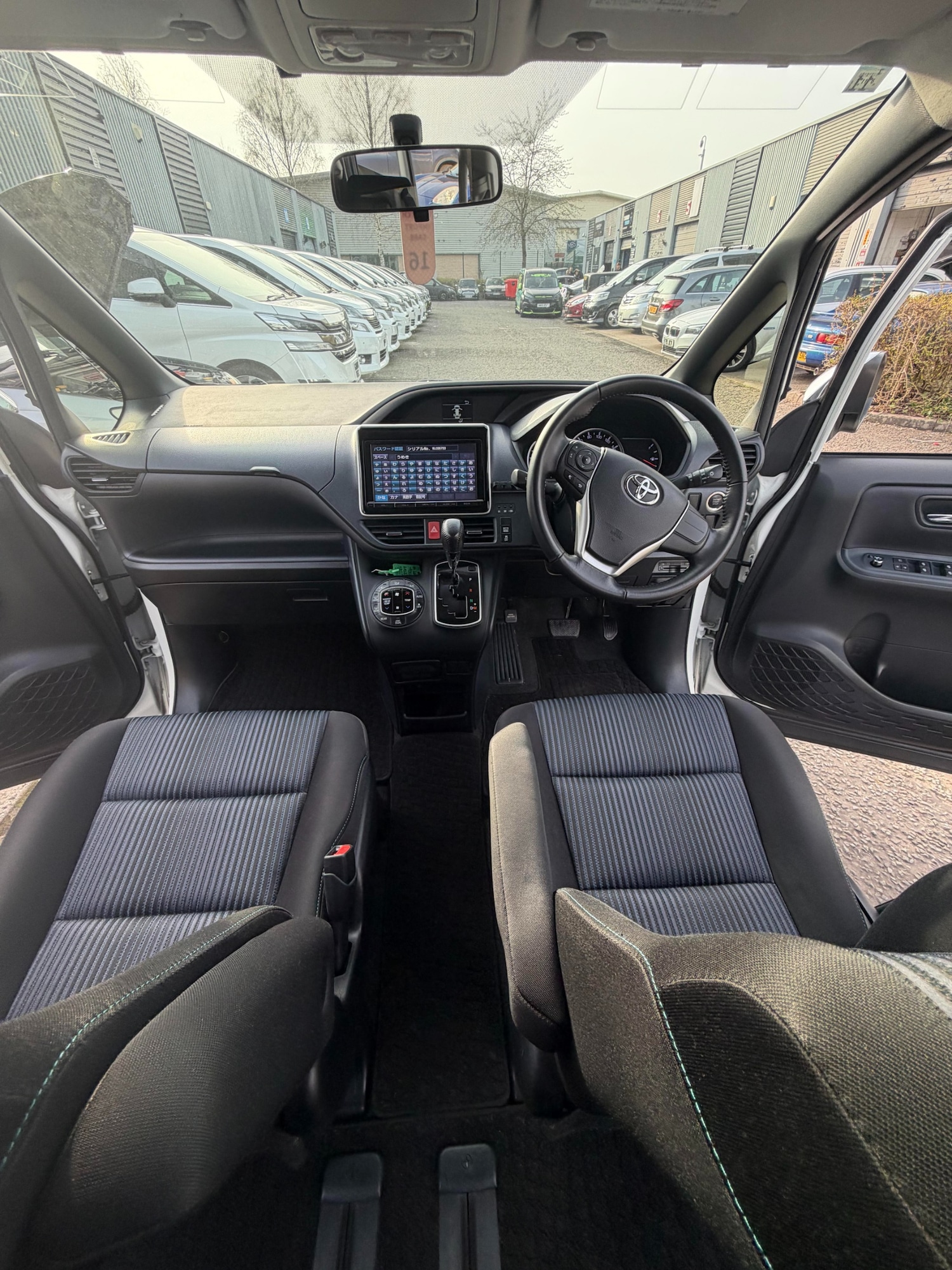 Used Toyota Voxy 2015 for sale - 78014612: Photo 18