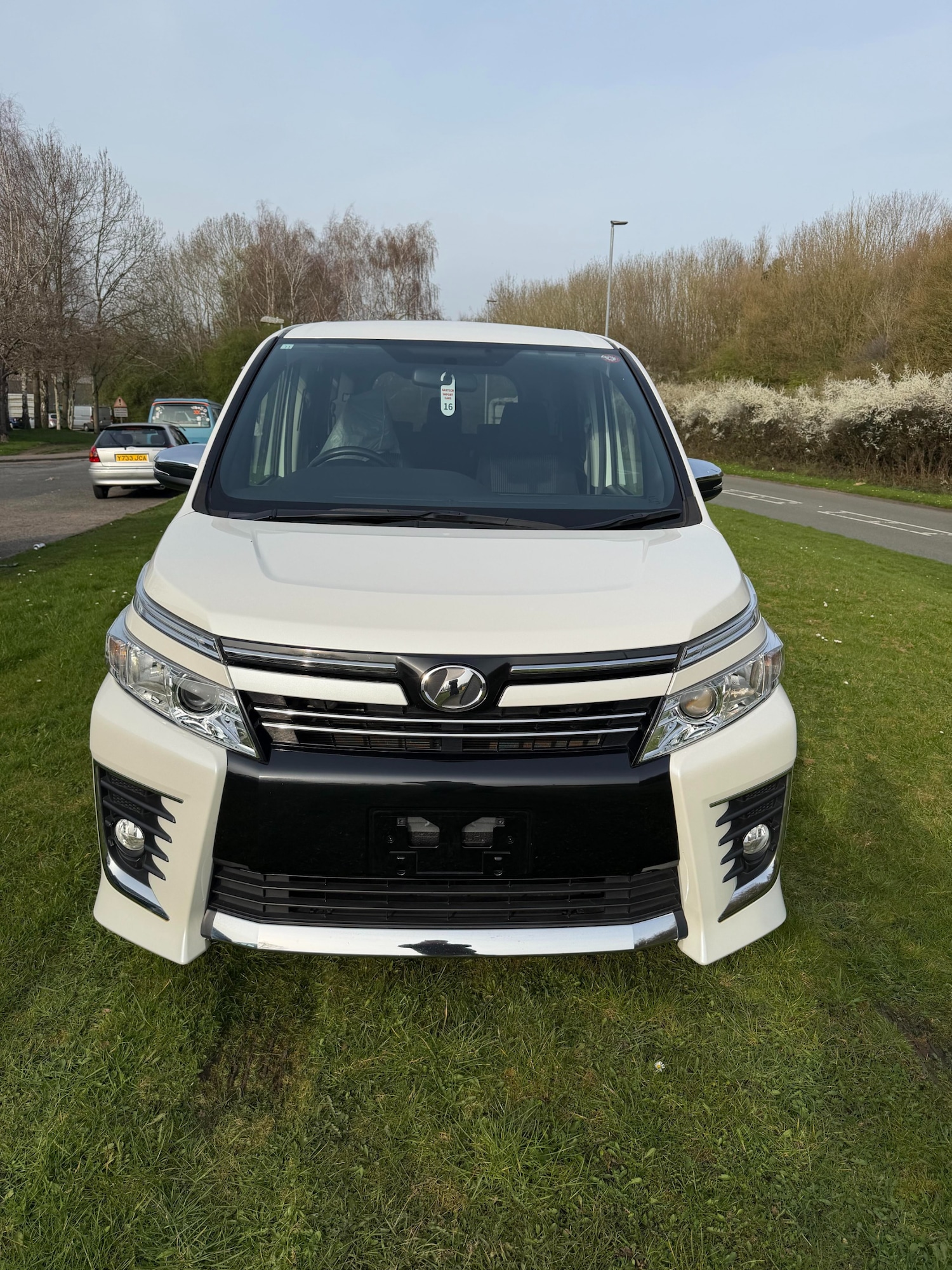 Used Toyota Voxy 2015 for sale - 78014612: Photo 2