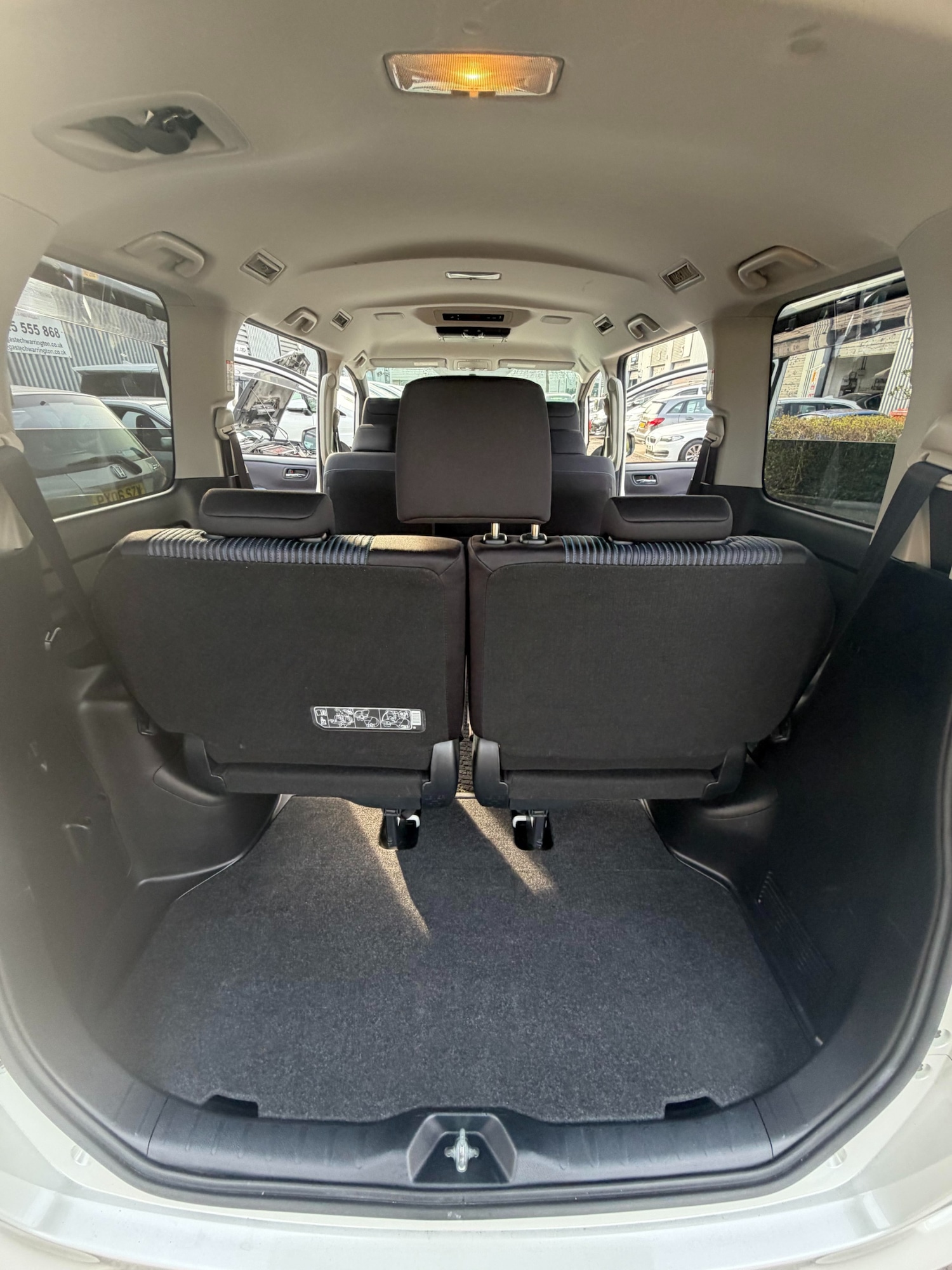 Used Toyota Voxy 2015 for sale - 78014612: Photo 20