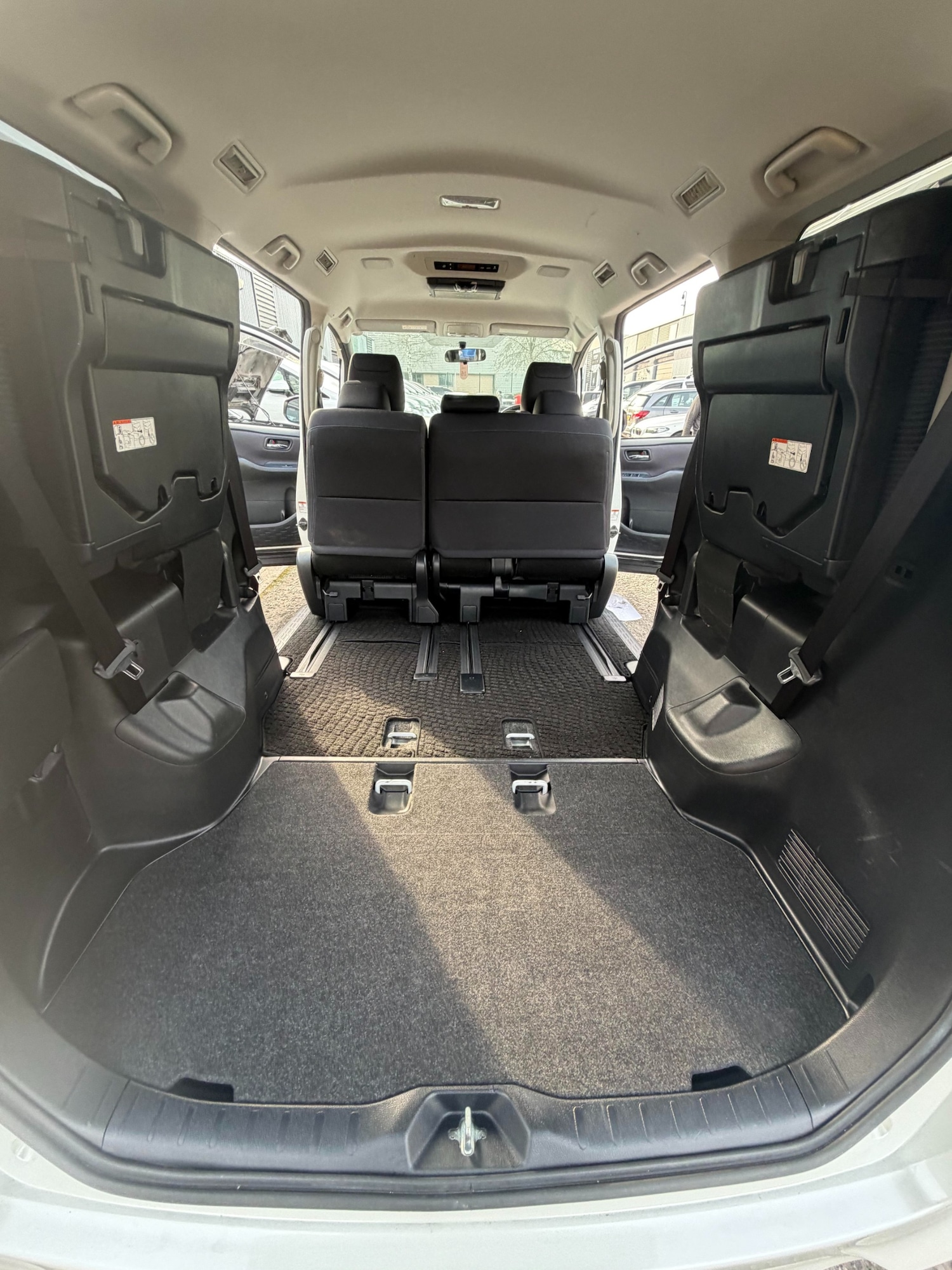 Used Toyota Voxy 2015 for sale - 78014612: Photo 21