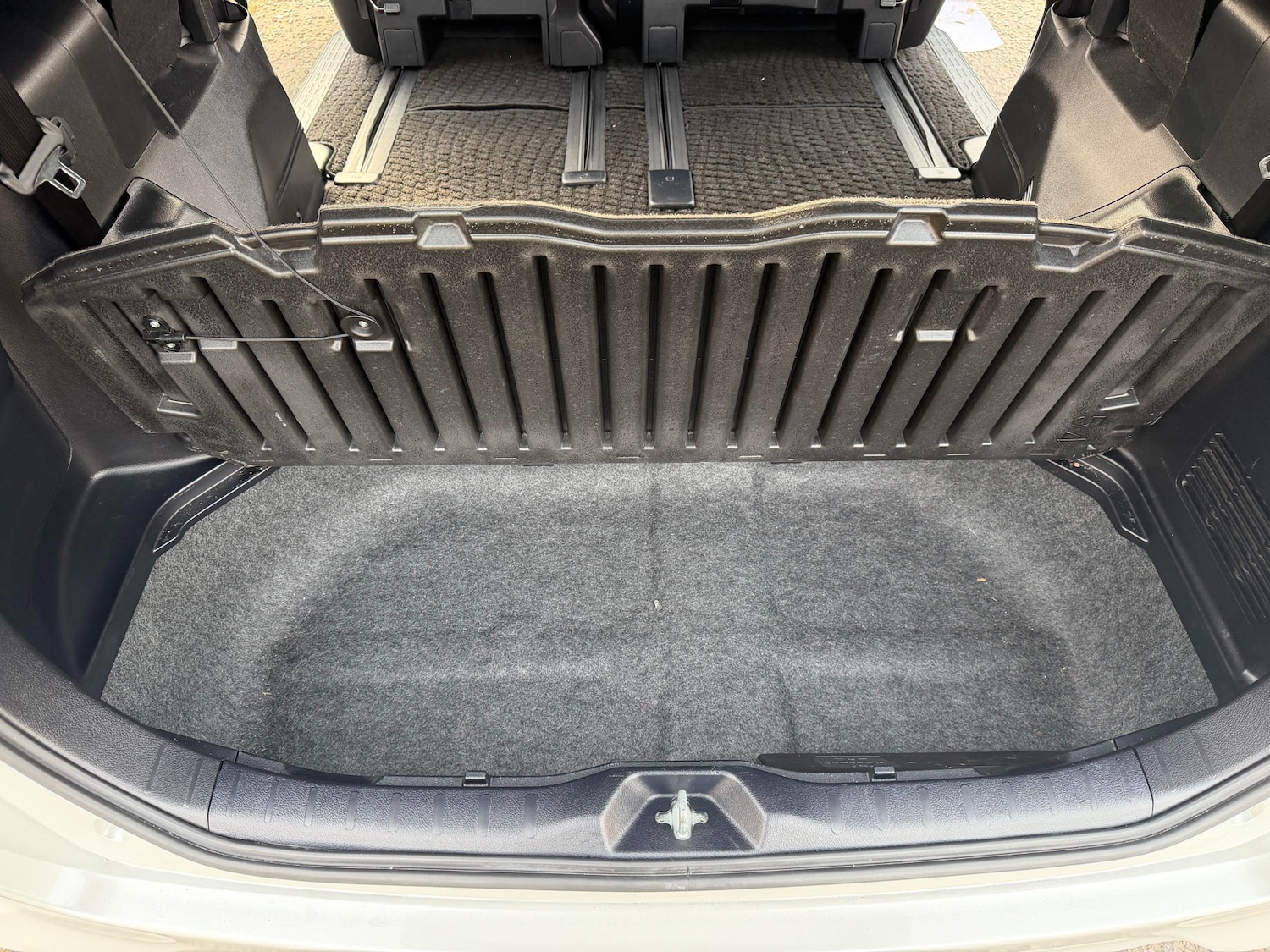 Used Toyota Voxy 2015 for sale - 78014612: Photo 22