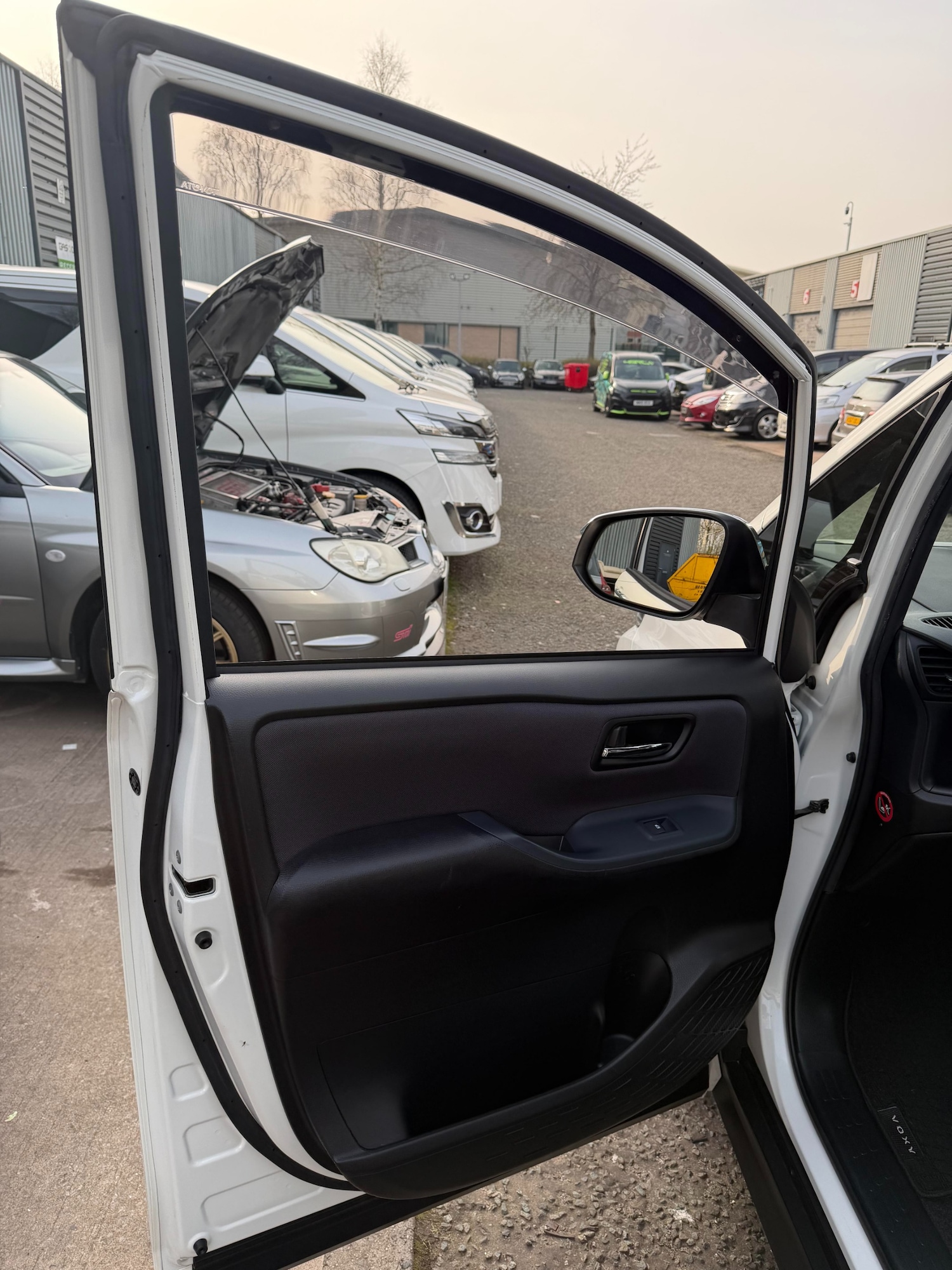 Used Toyota Voxy 2015 for sale - 78014612: Photo 23