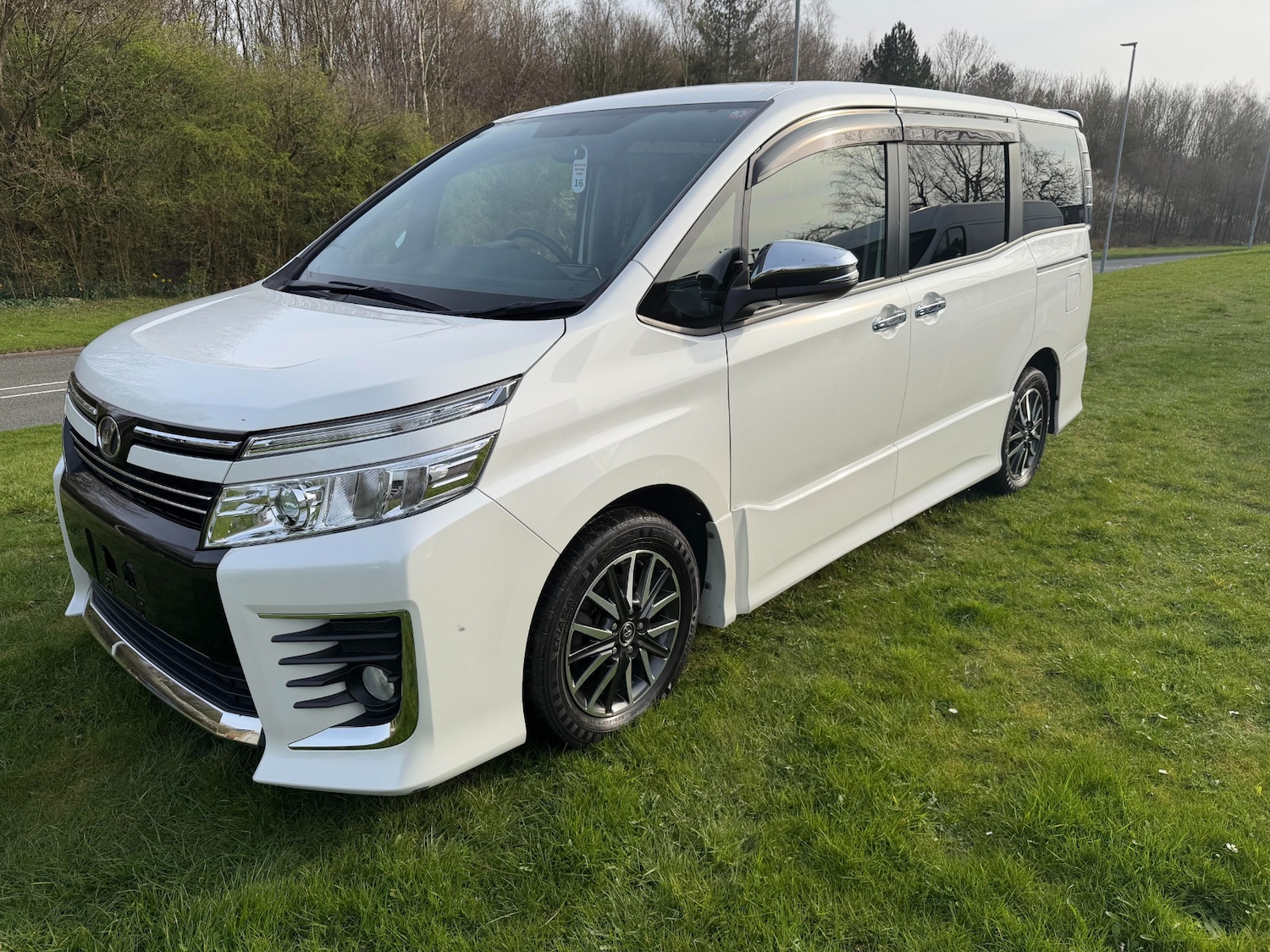 Used Toyota Voxy 2015 for sale - 78014612: Photo 3