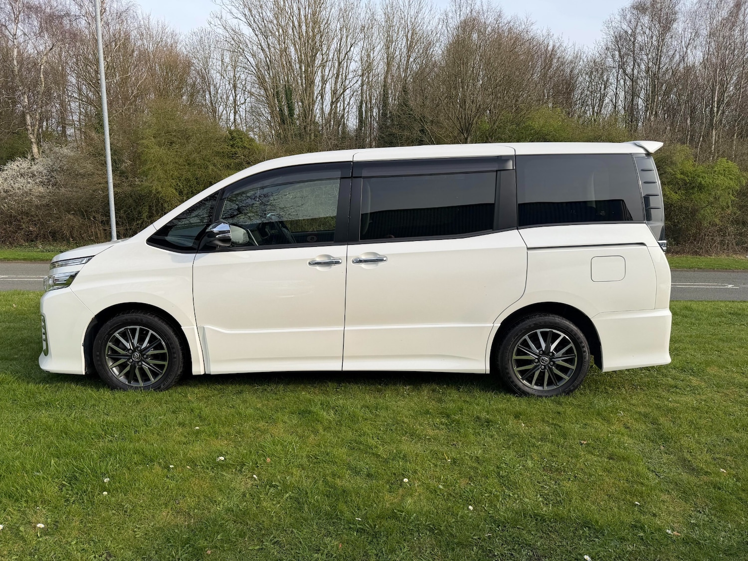 Used Toyota Voxy 2015 for sale - 78014612: Photo 4