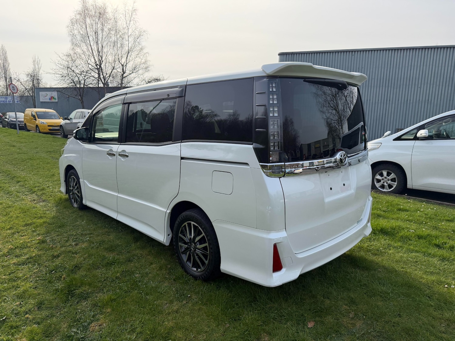 Used Toyota Voxy 2015 for sale - 78014612: Photo 40