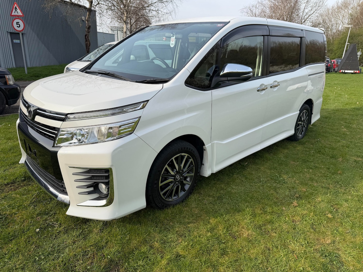 Used Toyota Voxy 2015 for sale - 78014612: Photo 44