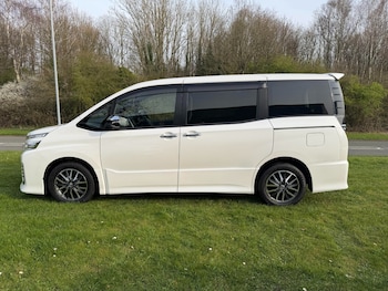 Used Toyota Voxy 2015 for sale - 78014612: Photo