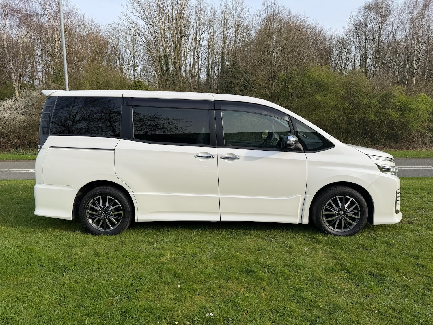 Used Toyota Voxy 2015 for sale - 78014612: Photo 5