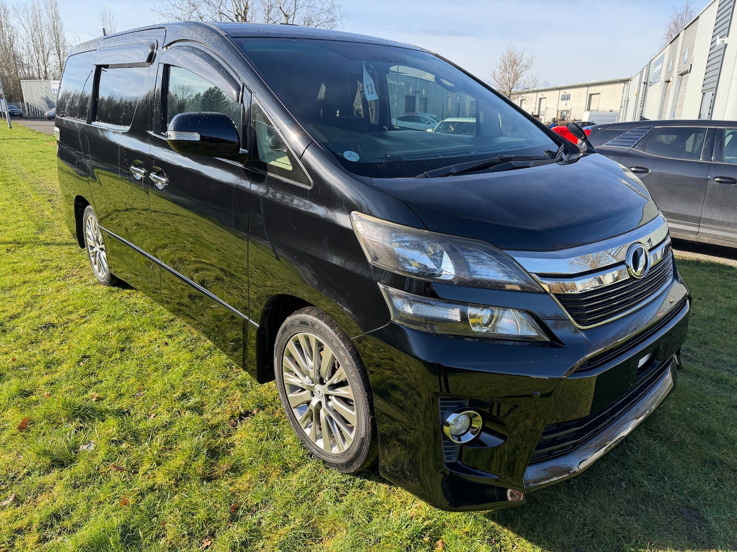 Used Toyota Vellfire 2013 for sale - 77570745: Photo 1