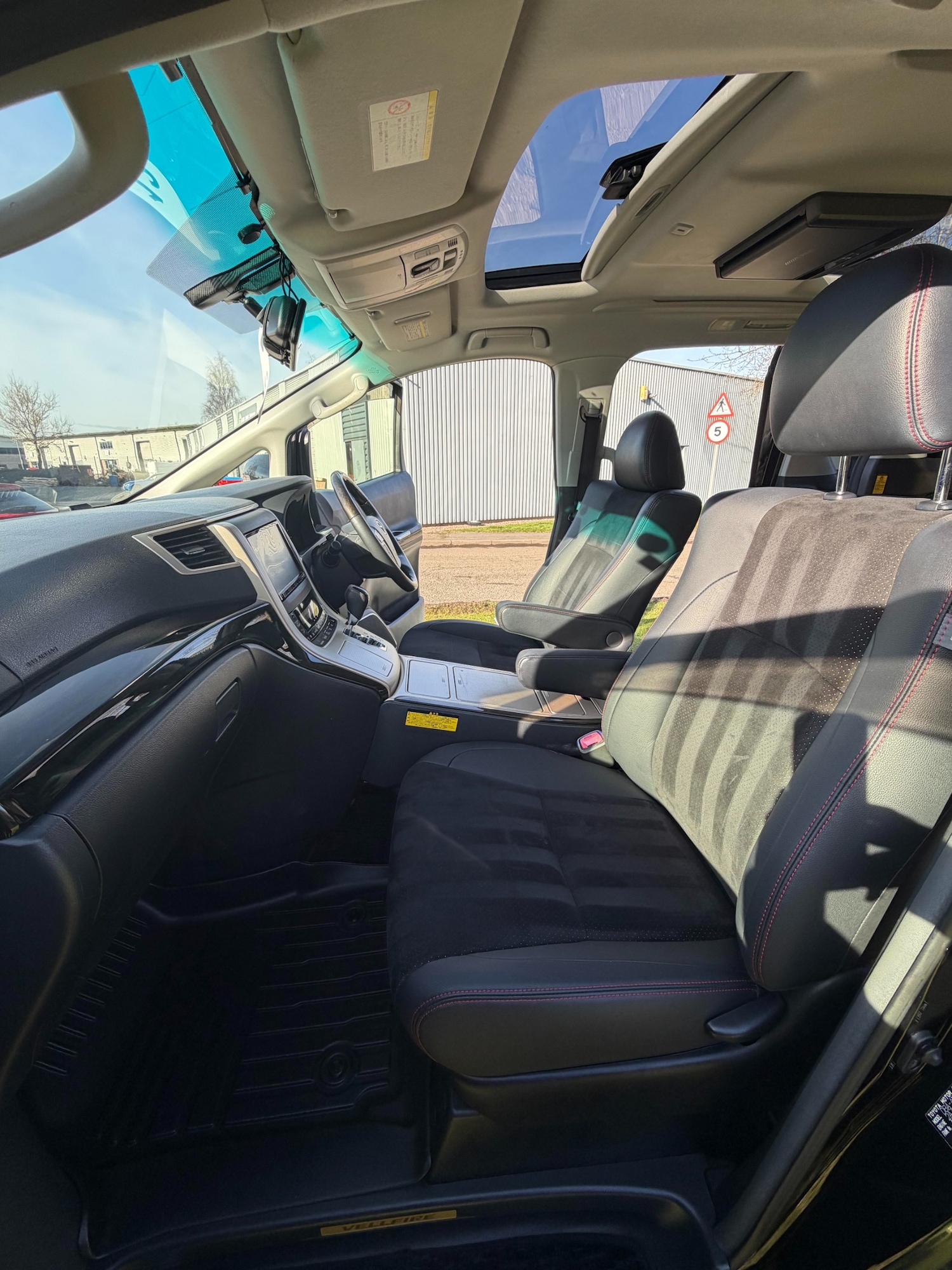 Used Toyota Vellfire 2013 for sale - 77570745: Photo 10