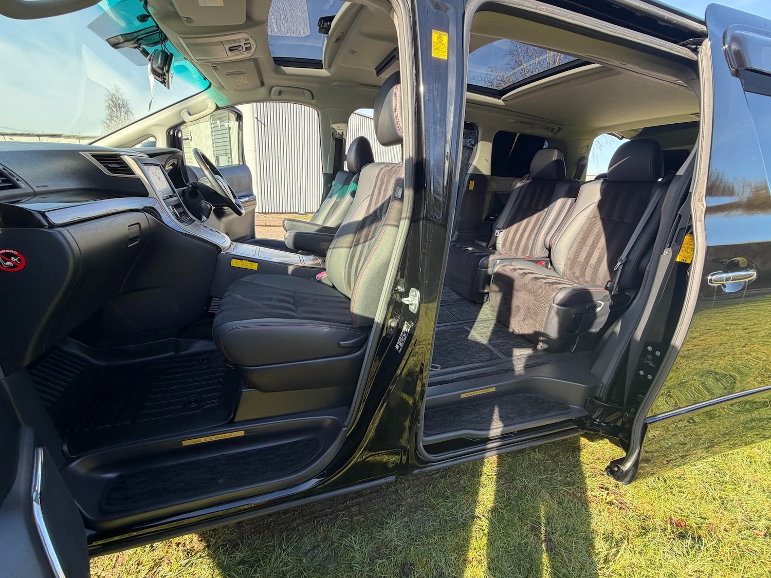 Used Toyota Vellfire 2013 for sale - 77570745: Photo 11