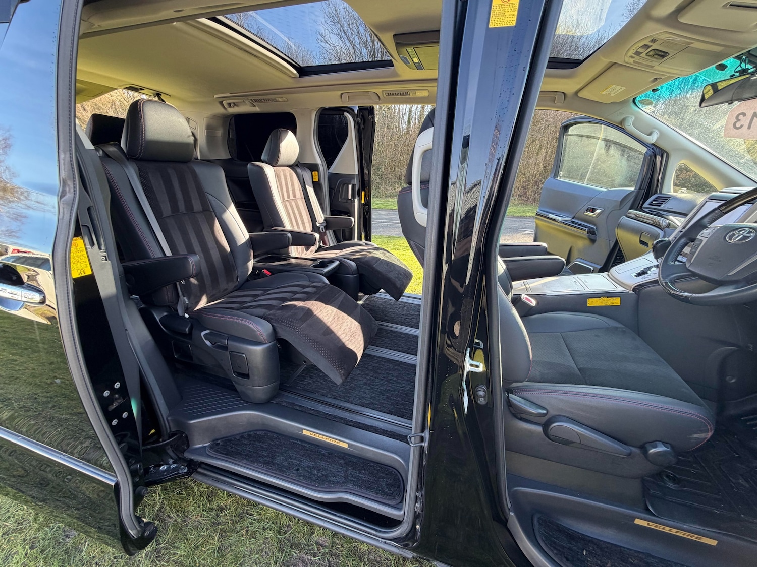 Used Toyota Vellfire 2013 for sale - 77570745: Photo 12