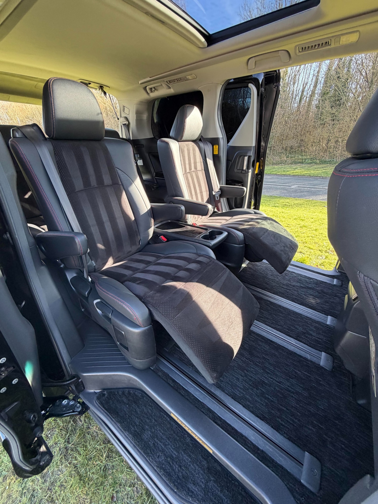 Used Toyota Vellfire 2013 for sale - 77570745: Photo 13