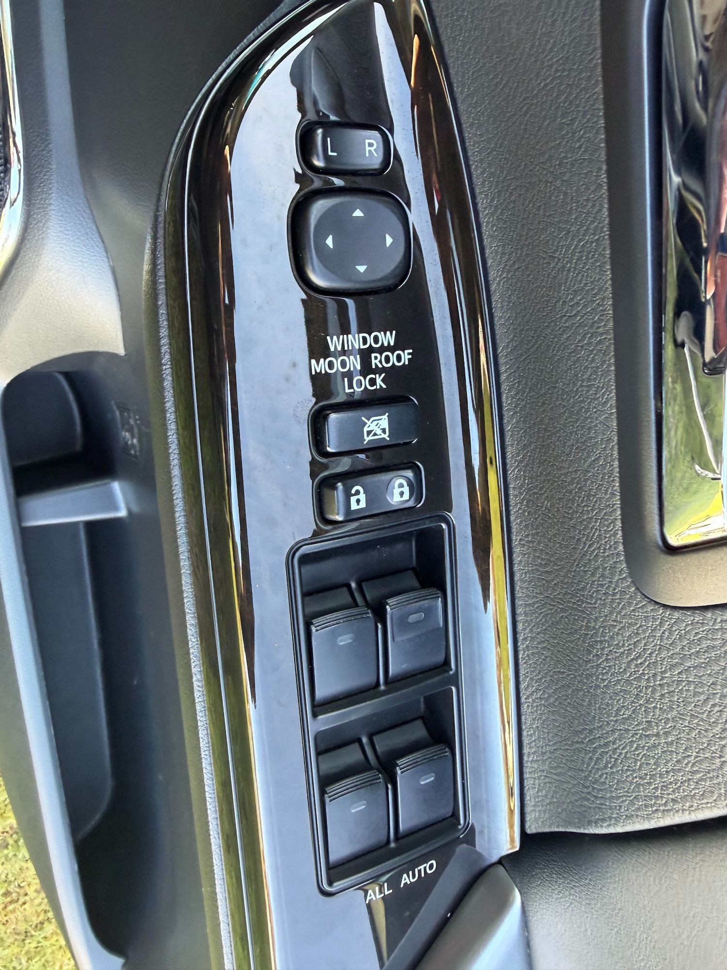 Used Toyota Vellfire 2013 for sale - 77570745: Photo 19