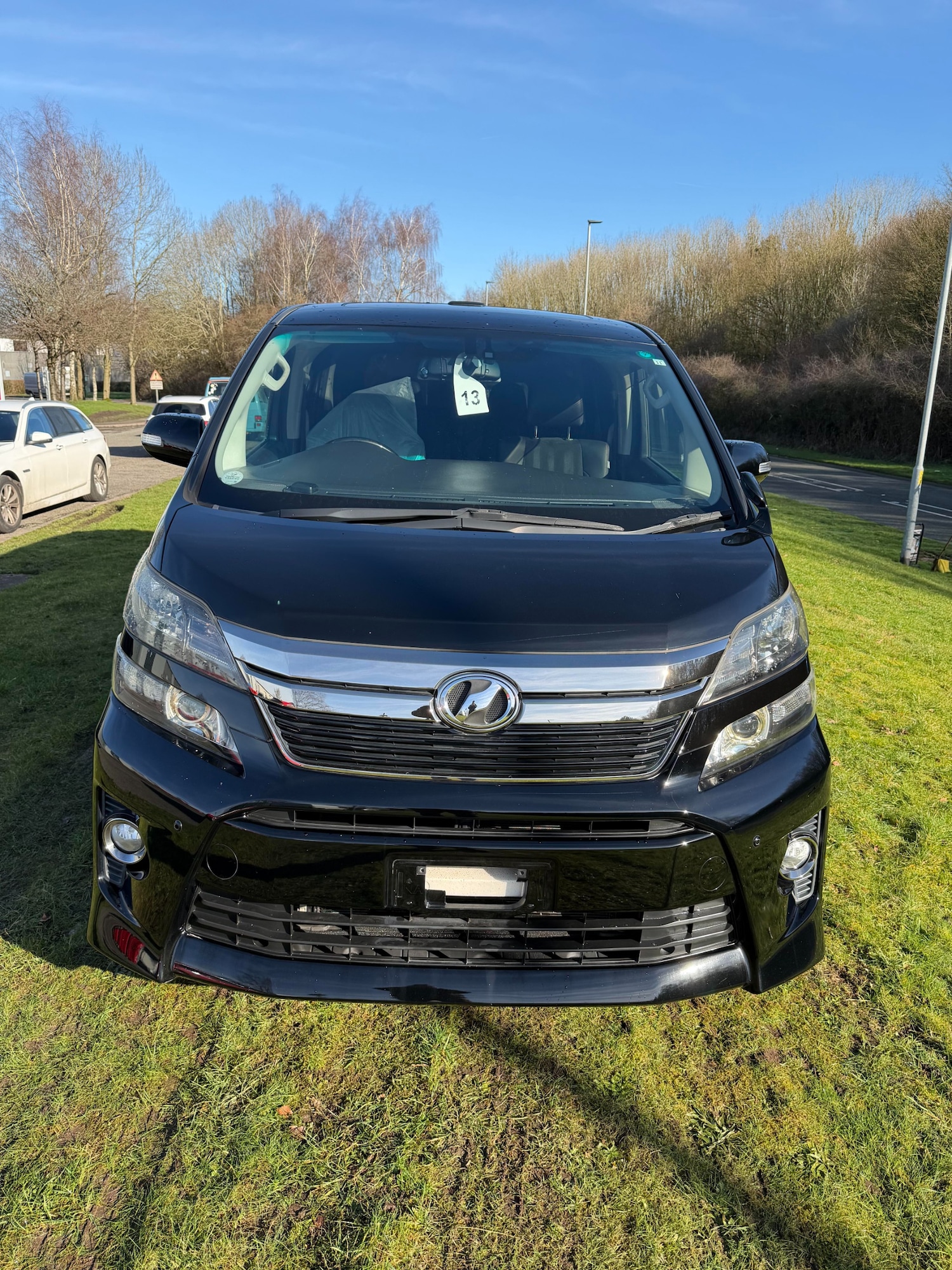 Used Toyota Vellfire 2013 for sale - 77570745: Photo 2