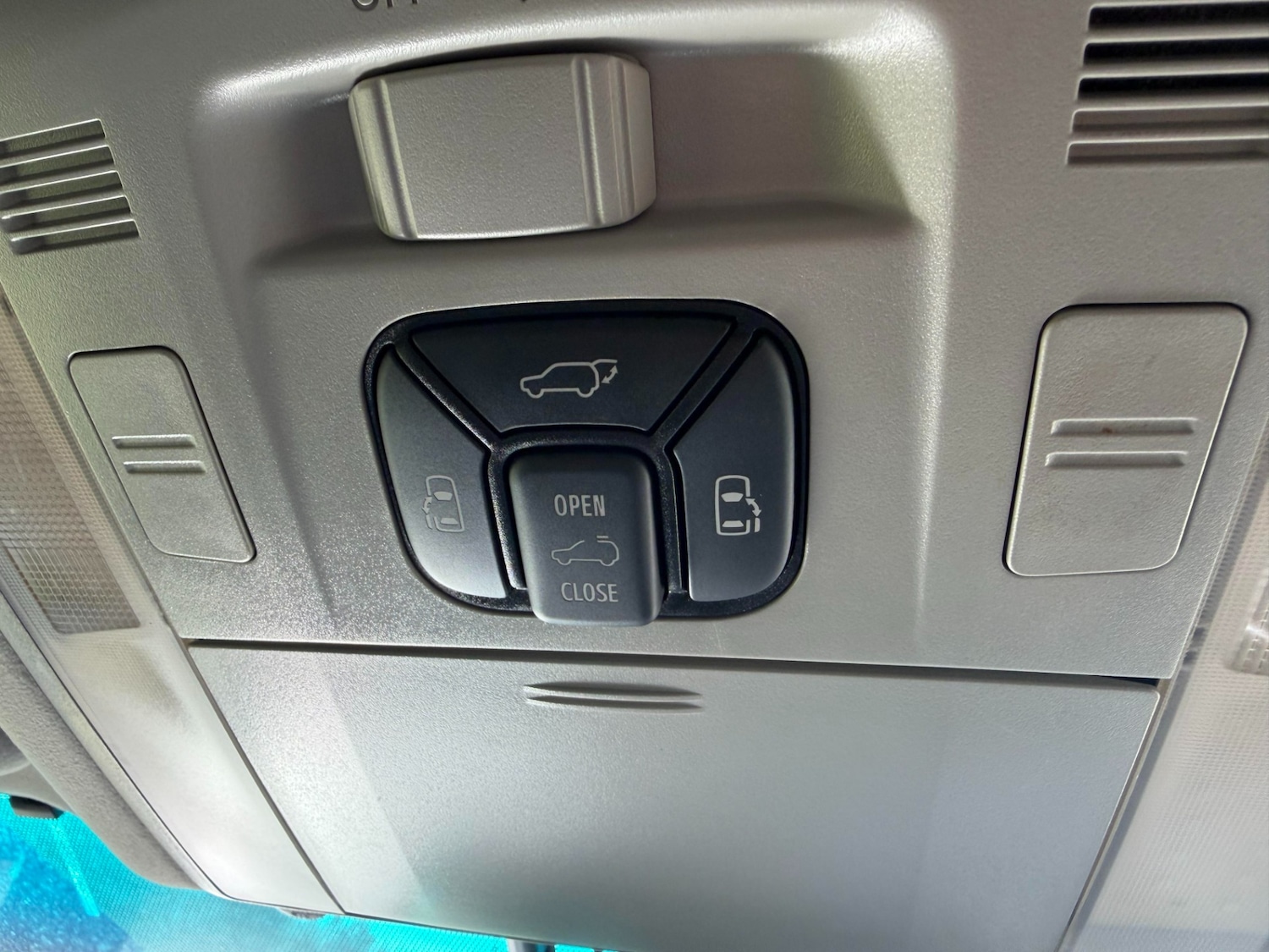 Used Toyota Vellfire 2013 for sale - 77570745: Photo 24