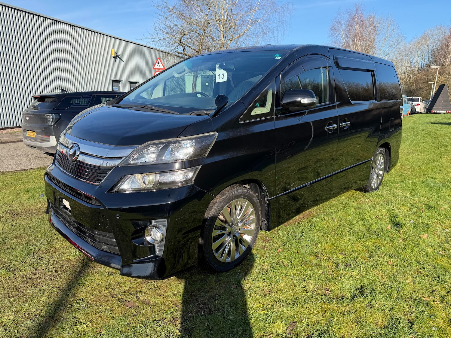 Used Toyota Vellfire 2013 for sale - 77570745: Photo 3