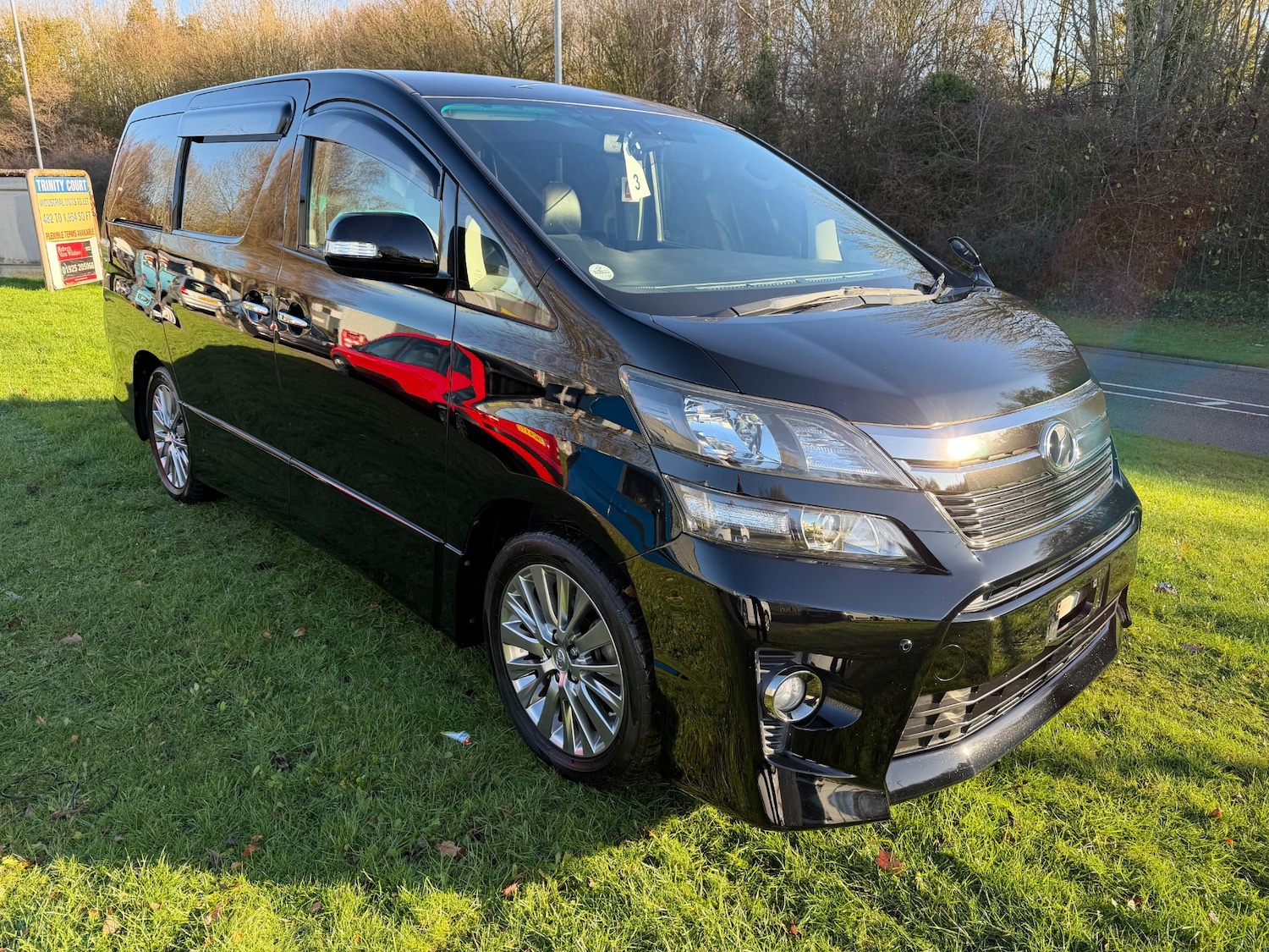 Used Toyota Vellfire 2013 for sale - 76693651: Photo 1