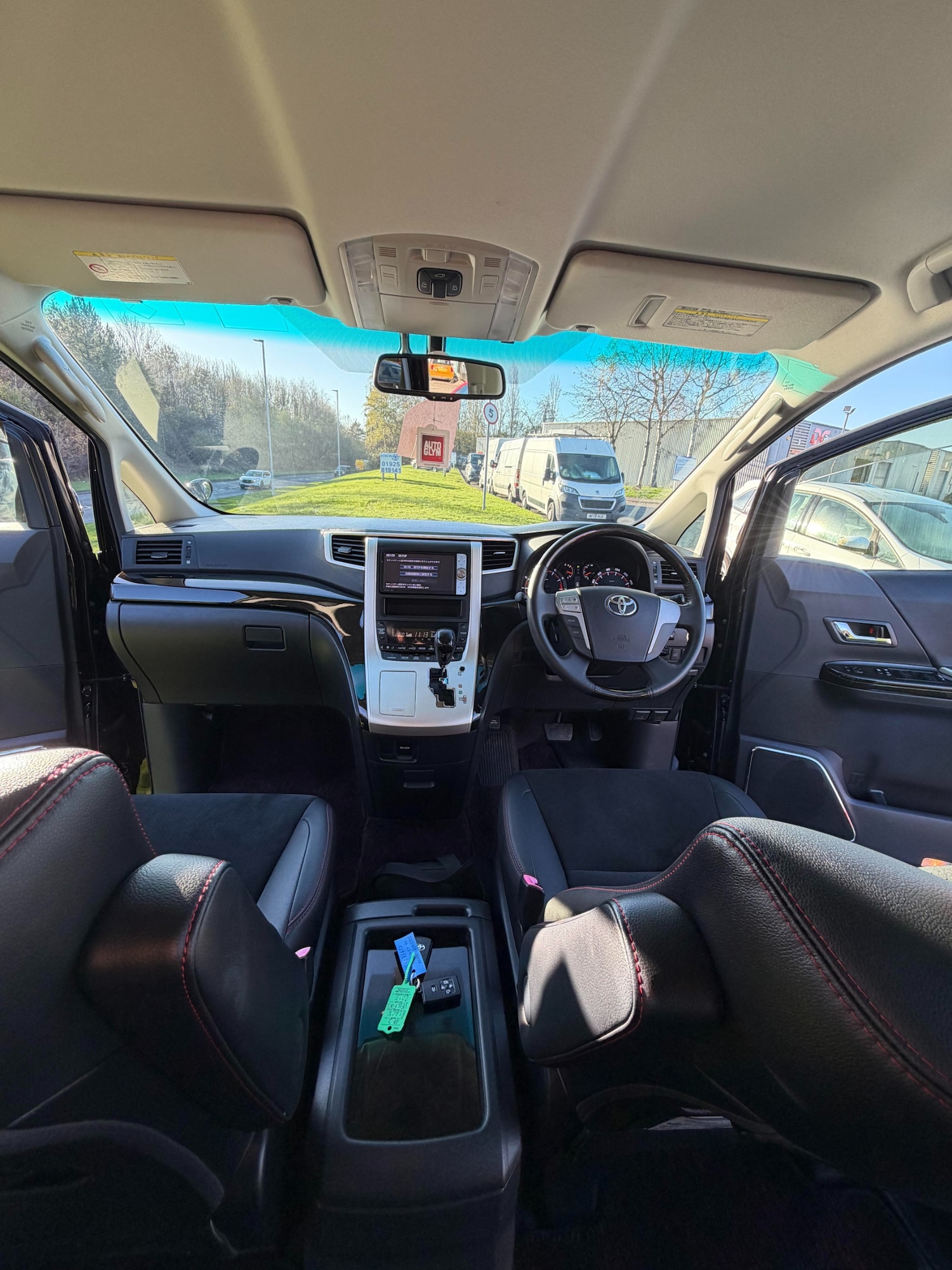 Used Toyota Vellfire 2013 for sale - 76693651: Photo 12