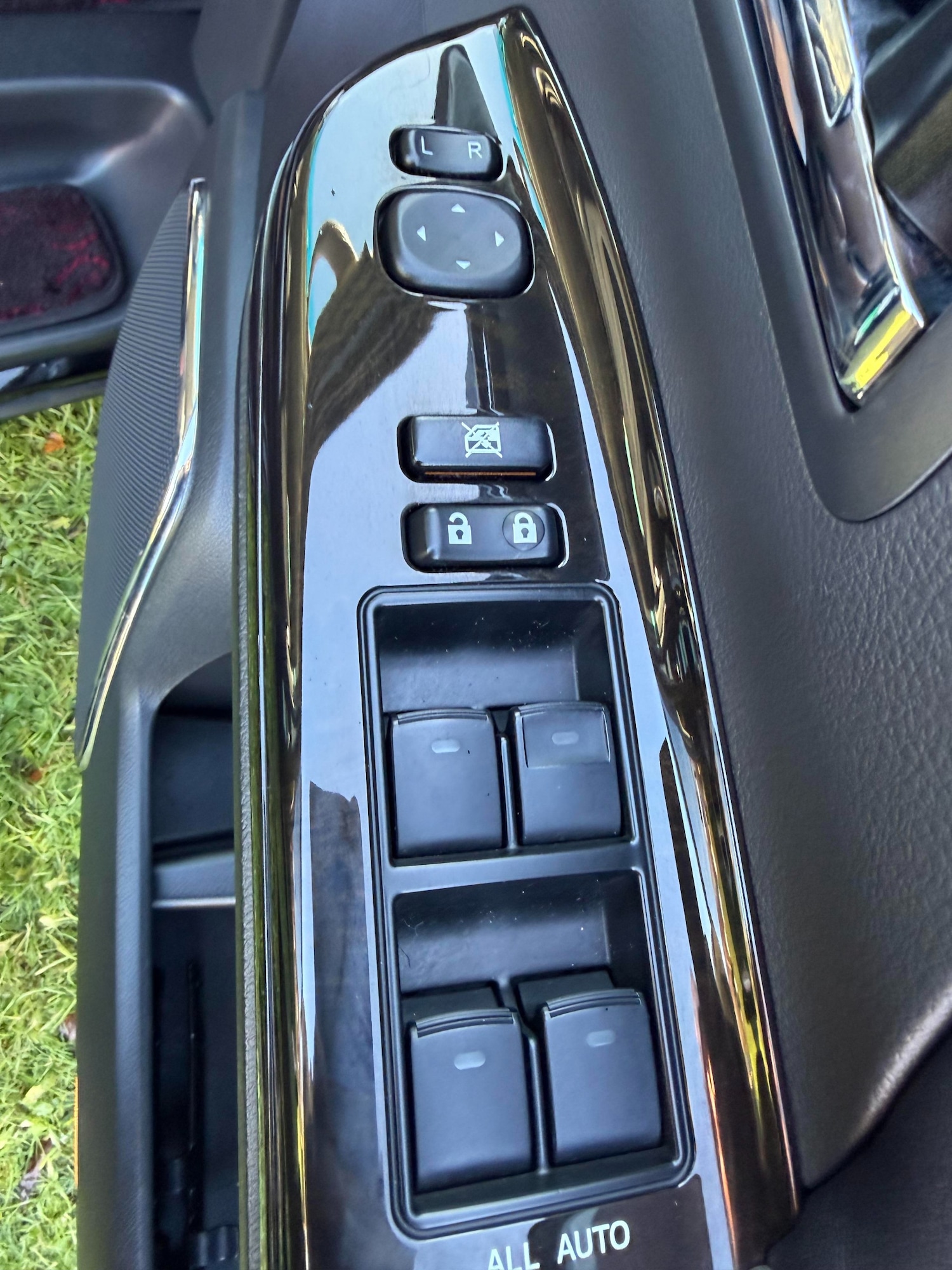 Used Toyota Vellfire 2013 for sale - 76693651: Photo 22