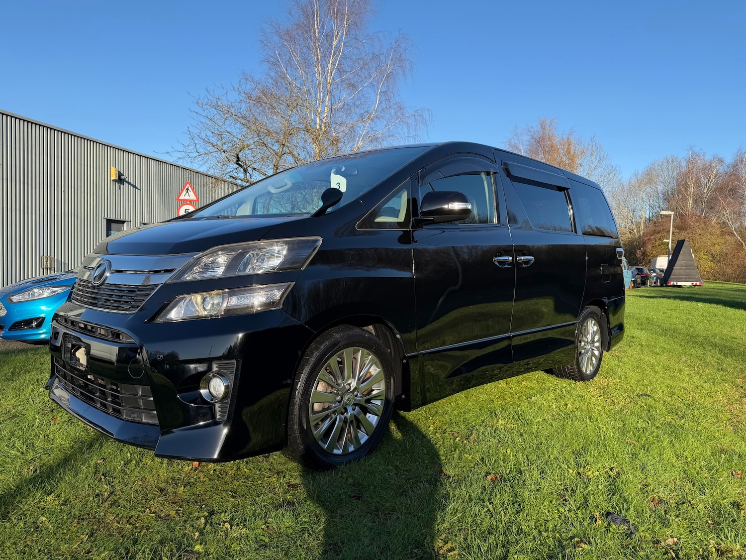 Used Toyota Vellfire 2013 for sale - 76693651: Photo 3