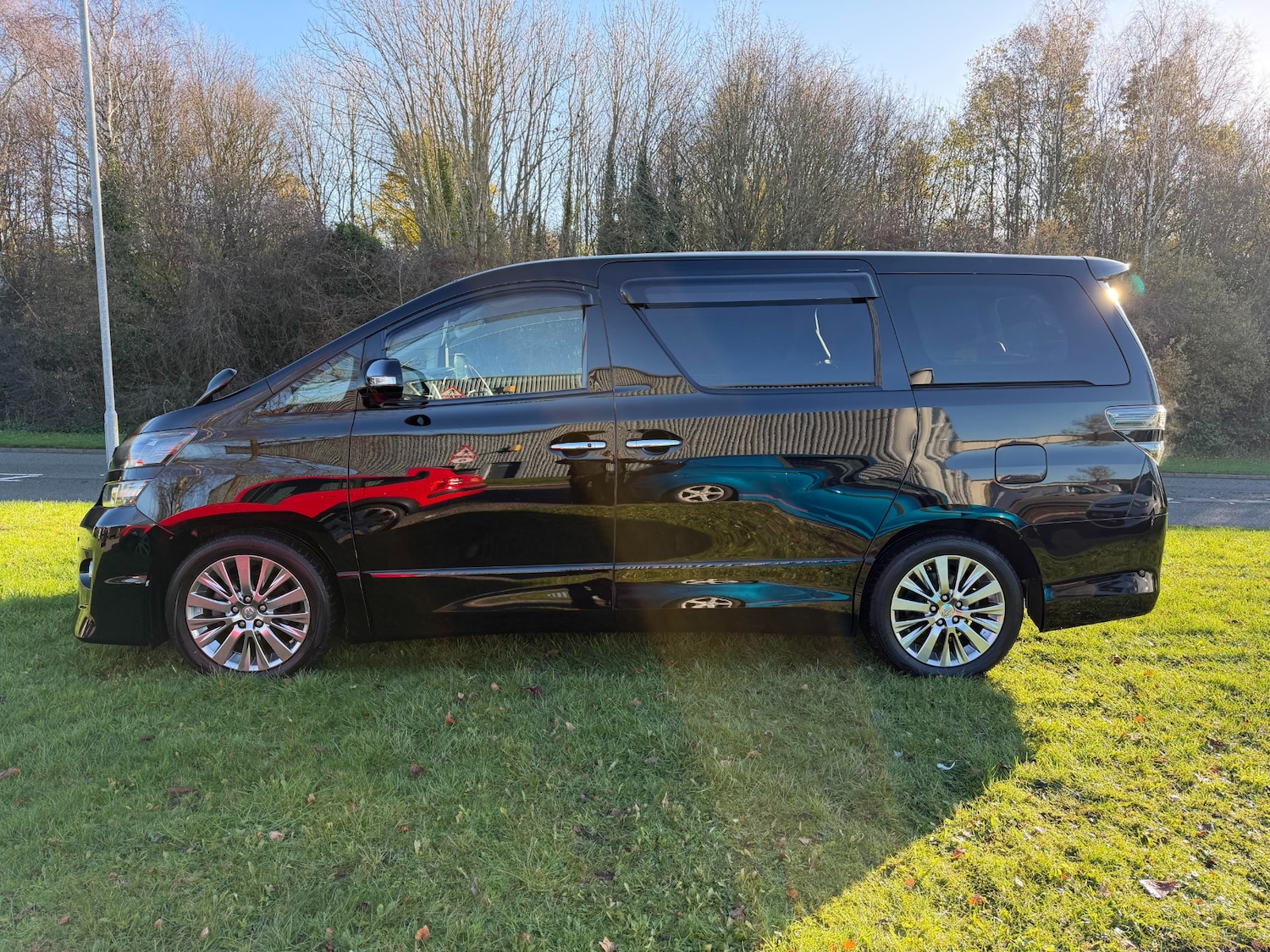 Used Toyota Vellfire 2013 for sale - 76693651: Photo 4