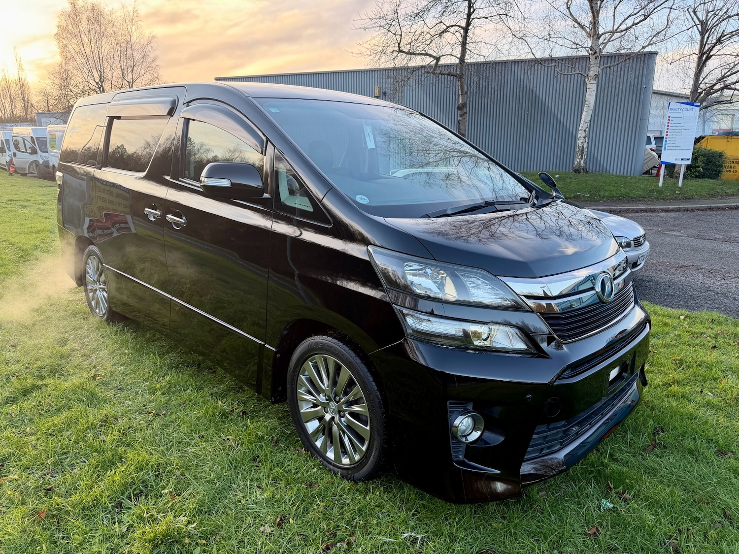 Used Toyota Vellfire 2014 for sale - 76778441: Photo 1
