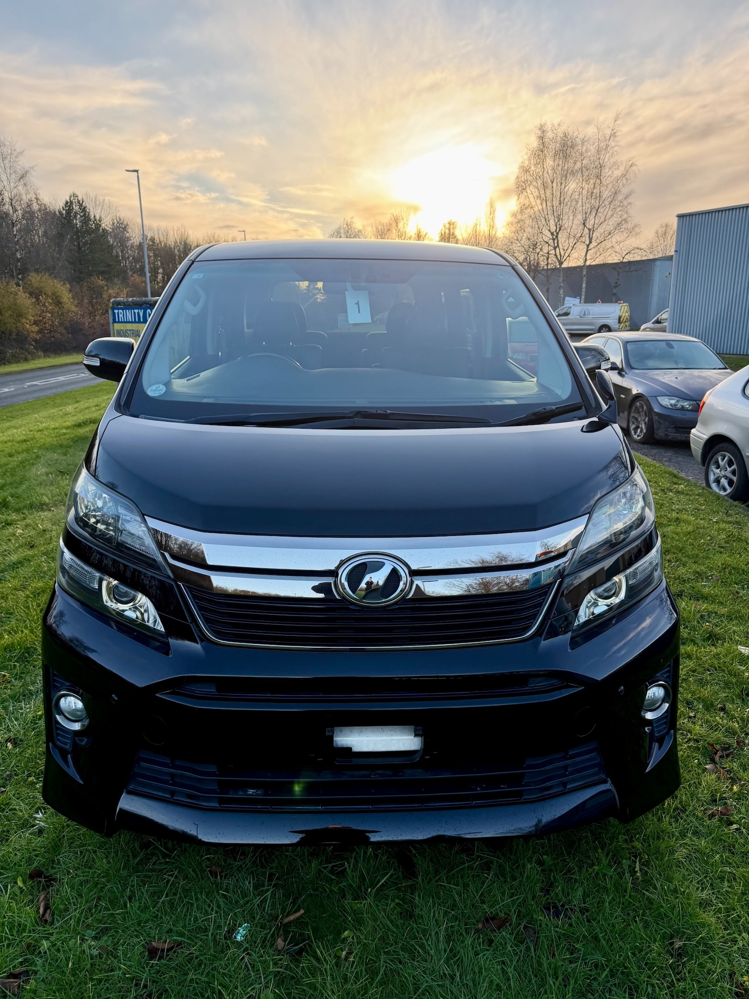 Used Toyota Vellfire 2014 for sale - 76778441: Photo 2