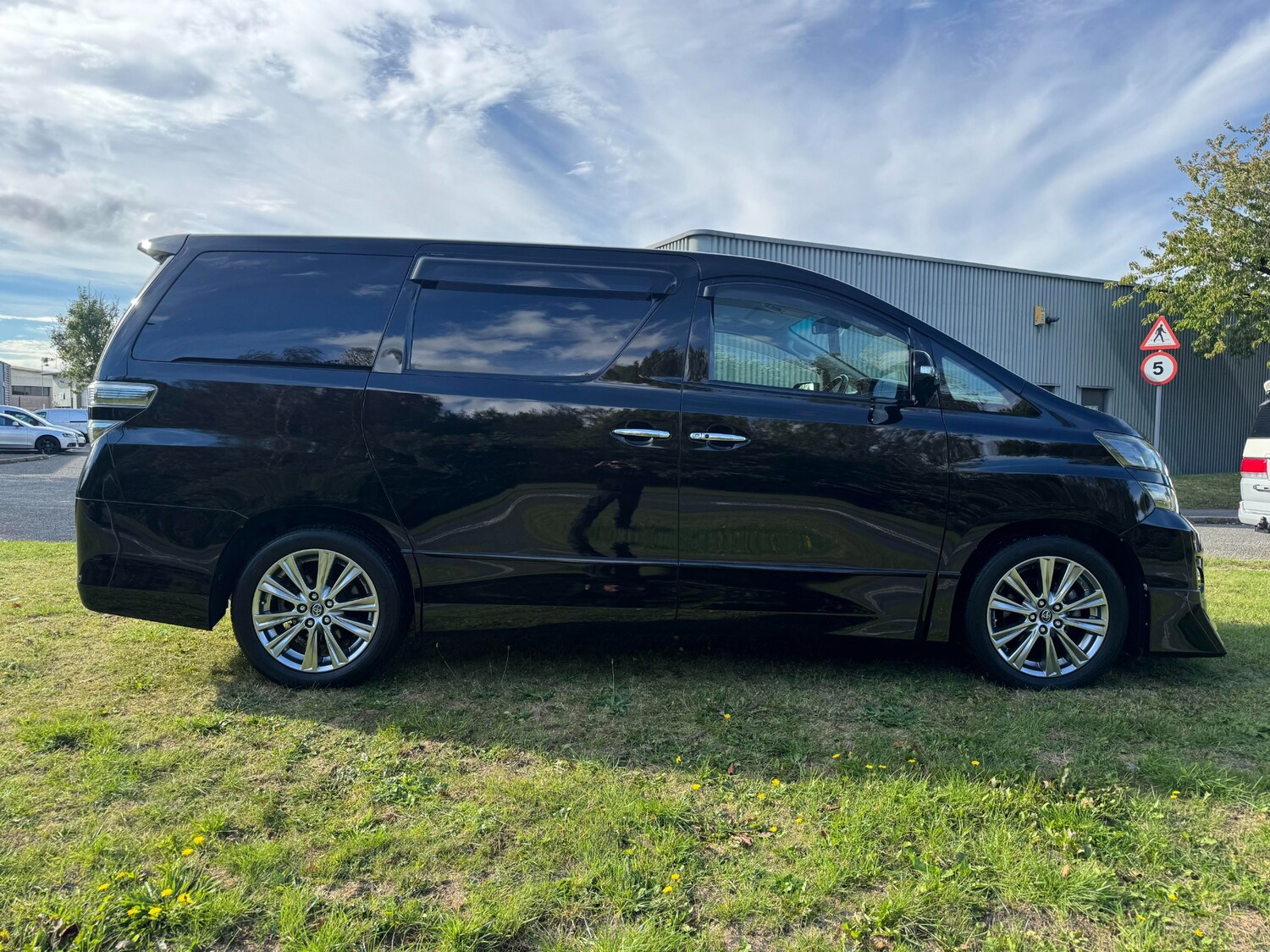 Used Toyota Vellfire 2013 for sale - 75712895: Photo 33