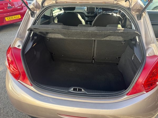 Used Peugeot 208 2014 for sale - 76265335: Photo 18