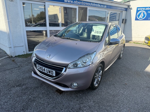 Used Peugeot 208 2014 for sale - 76265335: Photo 2