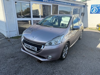 Used Peugeot 208 2014 for sale - 76265335: Photo 2