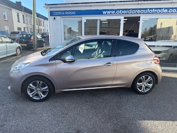 Used Peugeot 208 2014 for sale - 76265335: Photo 4