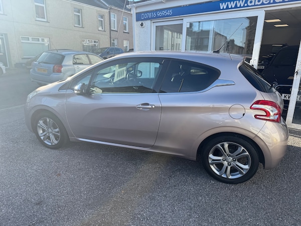 Used Peugeot 208 2014 for sale - 76265335: Photo 5