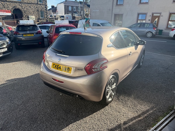 Used Peugeot 208 2014 for sale - 76265335: Photo 8