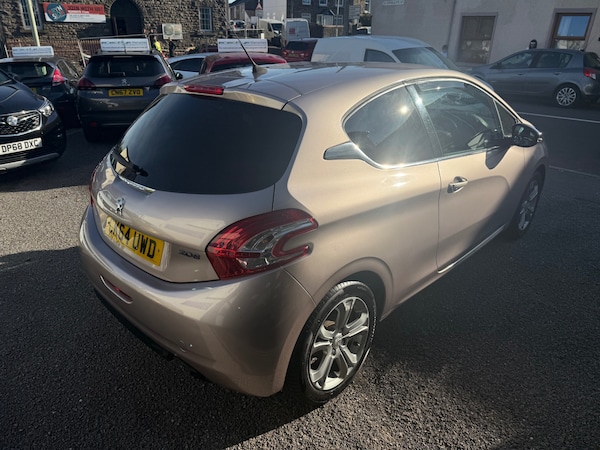 Used Peugeot 208 2014 for sale - 76265335: Photo 9