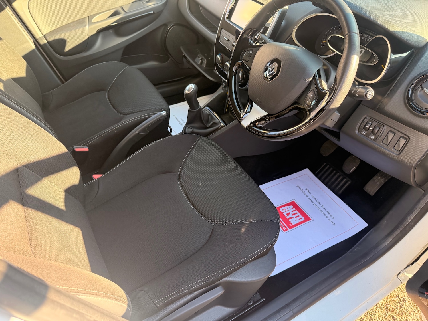 Used Renault Clio 2015 for sale - 77950705: Photo 16