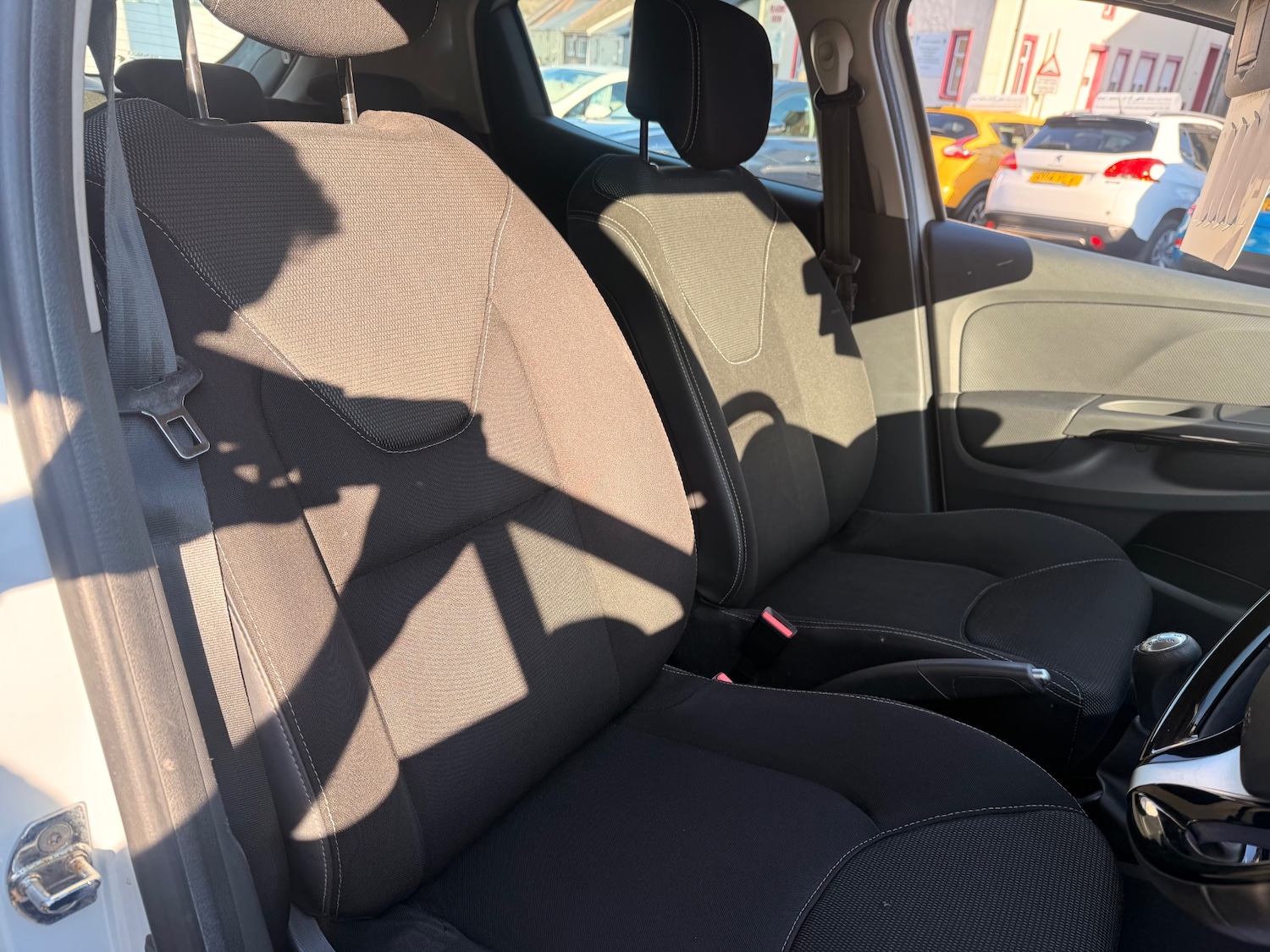 Used Renault Clio 2015 for sale - 77950705: Photo 17